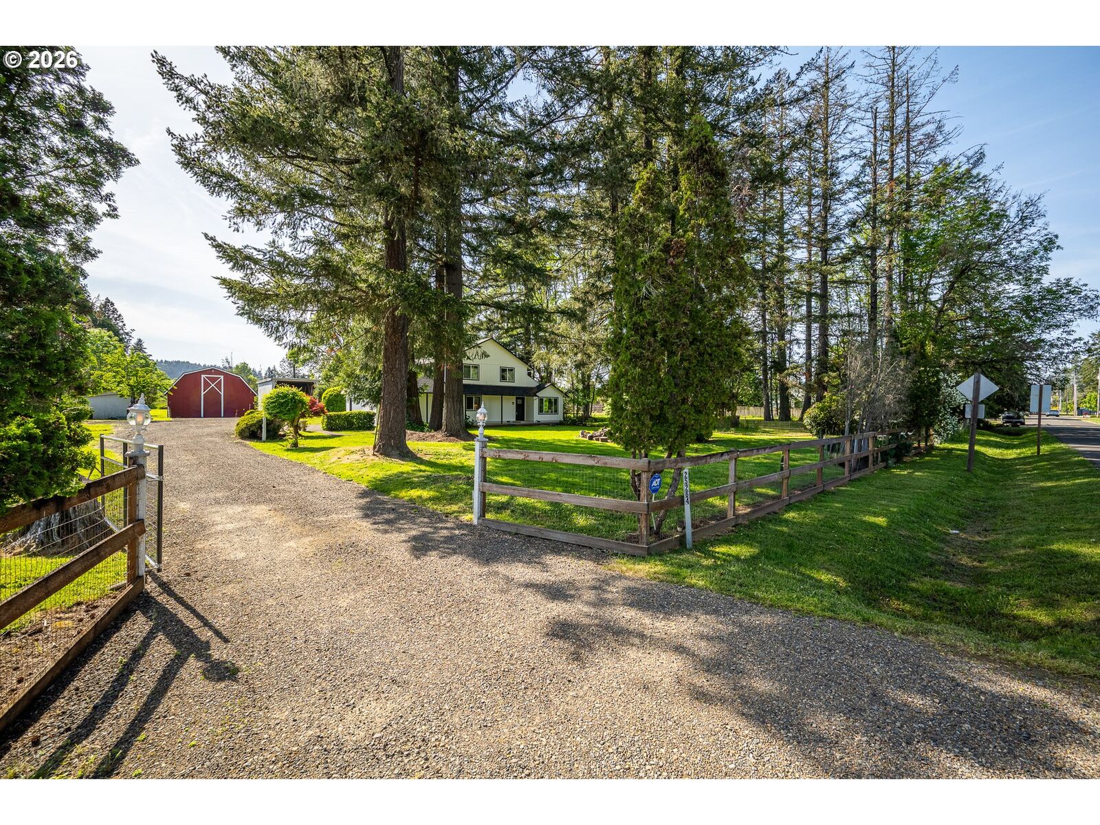 Property Photo: 25264 E Bolton Rd OR 97487