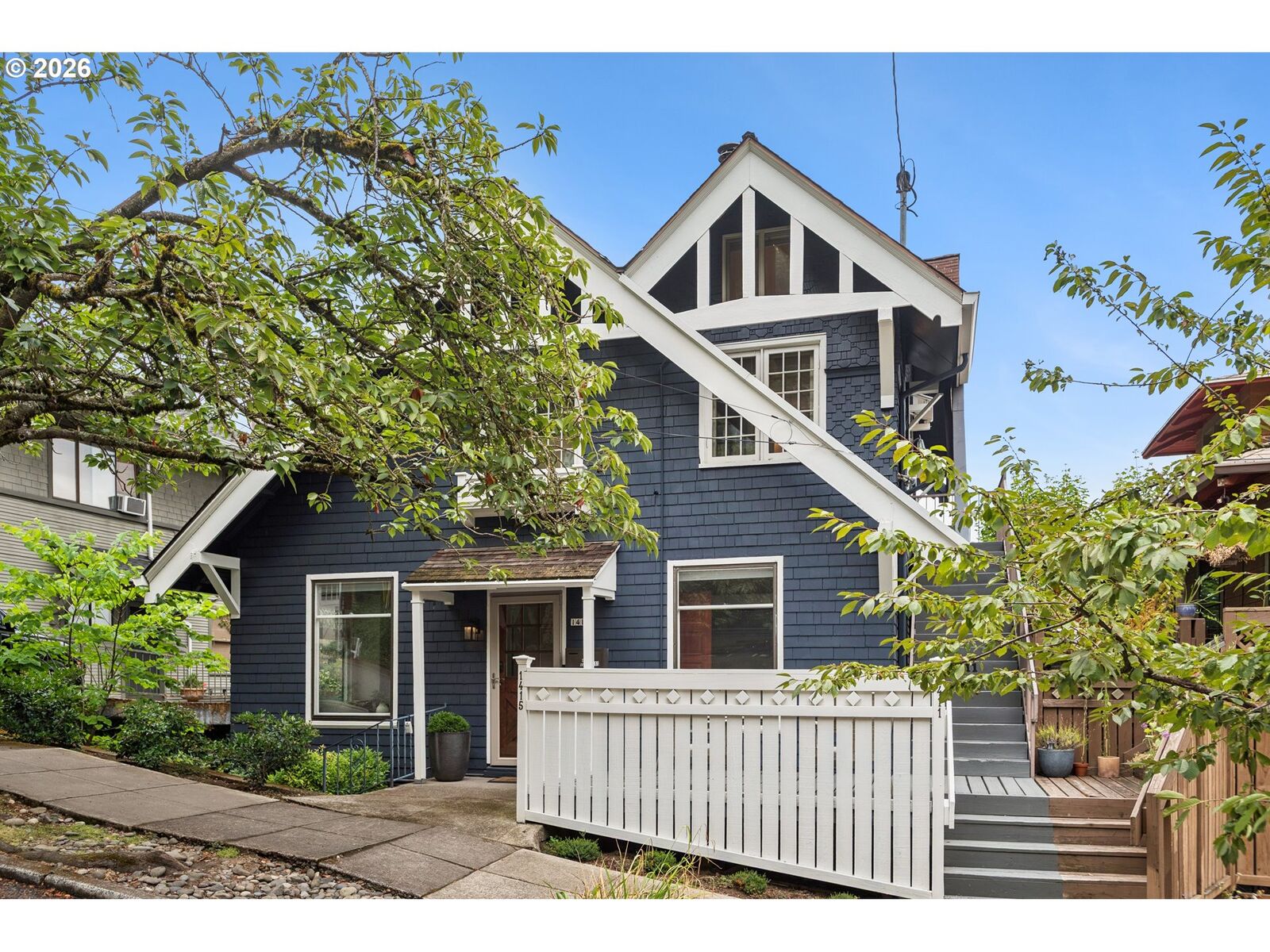 Property Photo:  1411 SW Hall St  OR 97201 