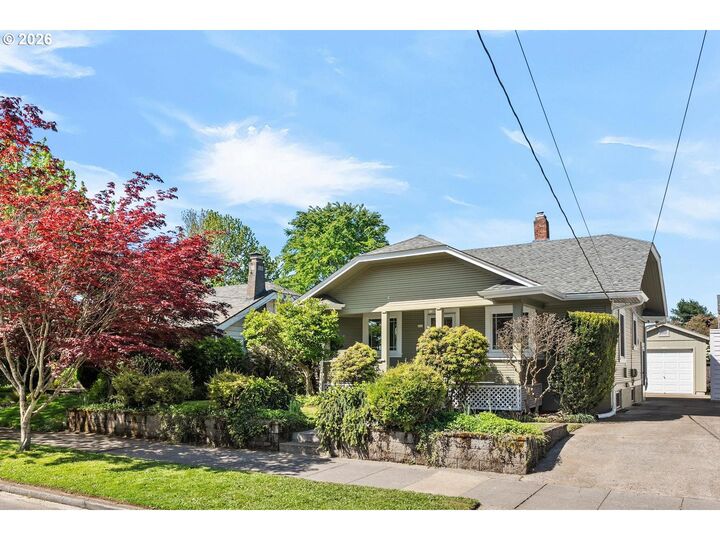 Property Photo:  303 SE 86th Ave  OR 97216 
