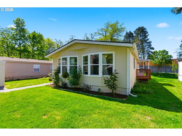 Property Photo:  2250 N Broughton Dr  OR 97217 
