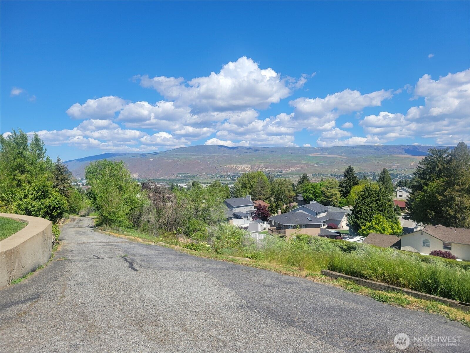 Property Photo:  1823  North Road  WA 98801 