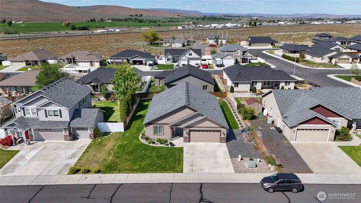 Property Photo:  811  7th Avenue NE  WA 98823 