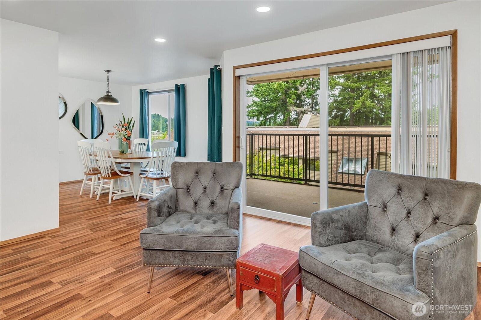 Property Photo:  921  Pershing Ave 101  WA 98312 