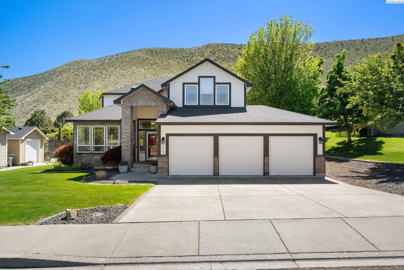 Property Photo:  905 Clermont Drive  WA 99352 