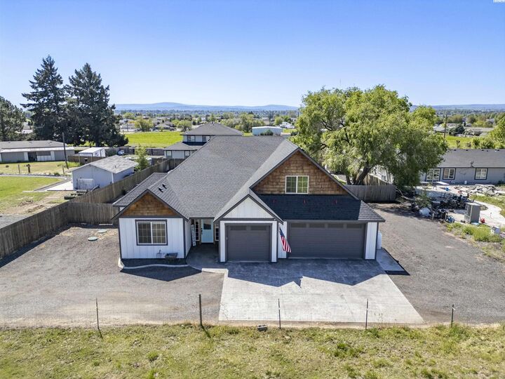 Property Photo:  2520 Road 64  WA 99301 