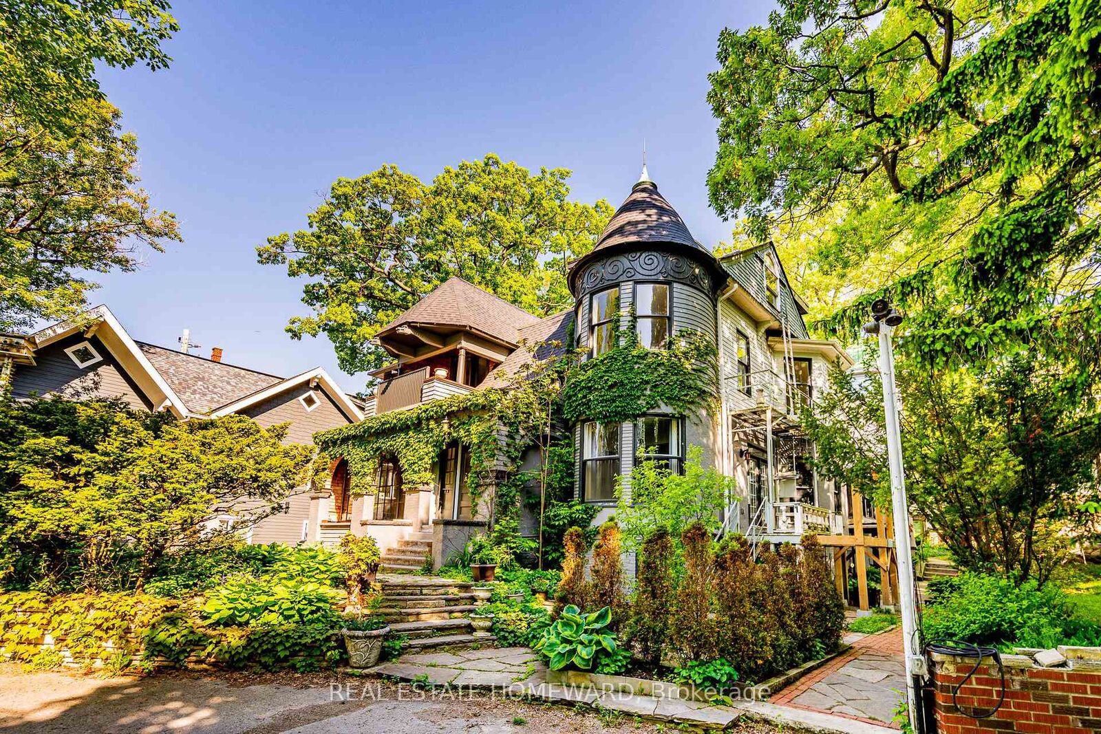 Property Photo: 3025 Queen Street E ON M1N 1A5