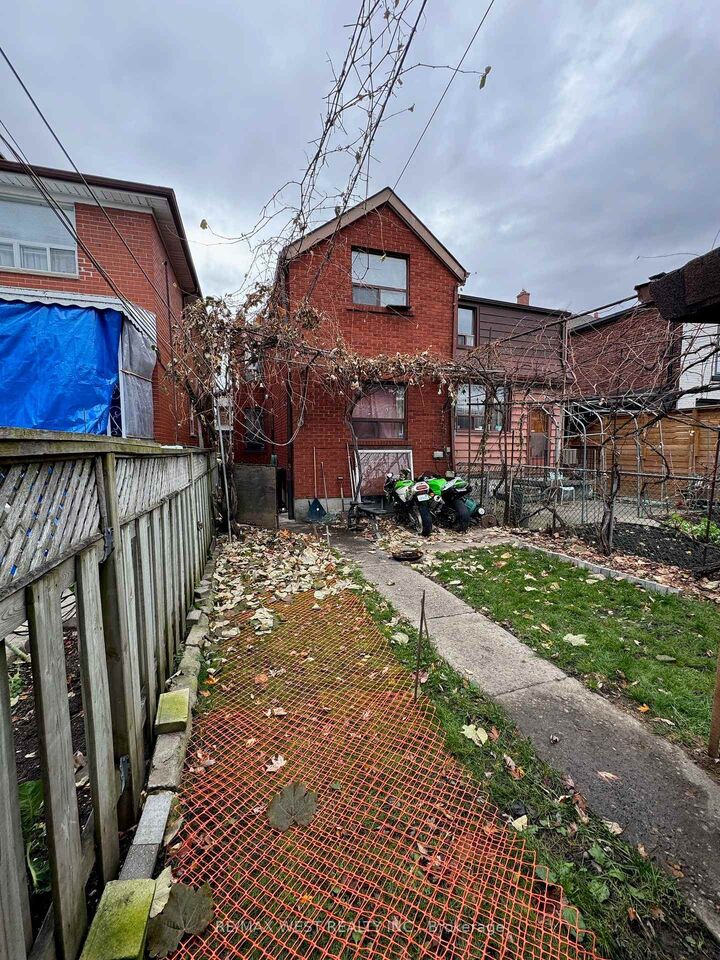 Property Photo:  407 Concord Avenue  ON M6H 2P9 