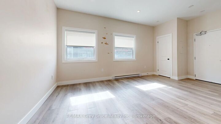 Property Photo:  39 1st Avenue S Unit 4  ON N0G 1L0 