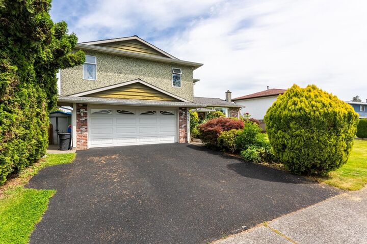 5259 Oak Place — photo 1