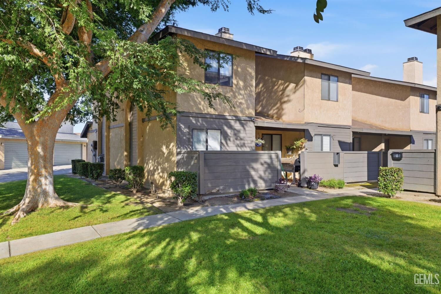 Property Photo:  817 Quail Lane  CA 93309 