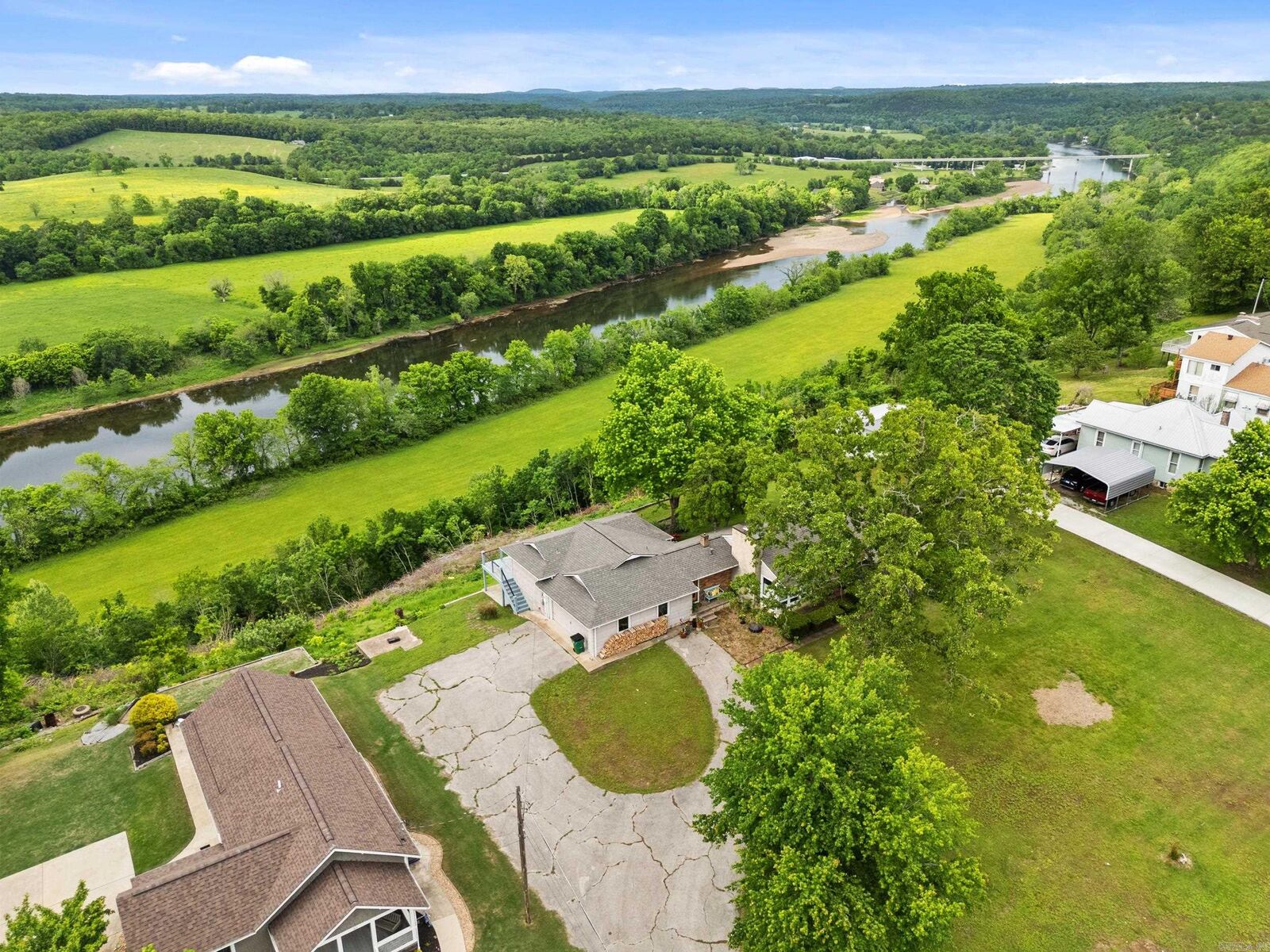 Property Photo:  523 Harding Blvd  AR 72626 
