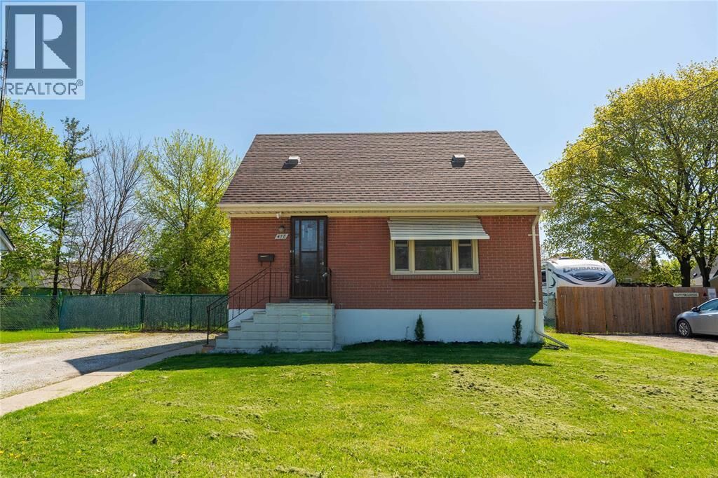 Property Photo:  478 Indian Road  ON N7T 7G4 