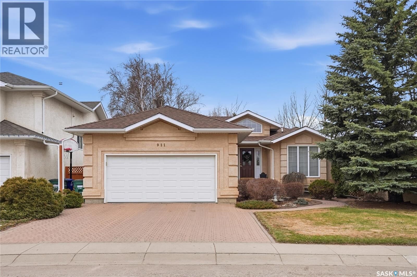 Property Photo:  911 Chotem Crescent  SK S7N 4N3 