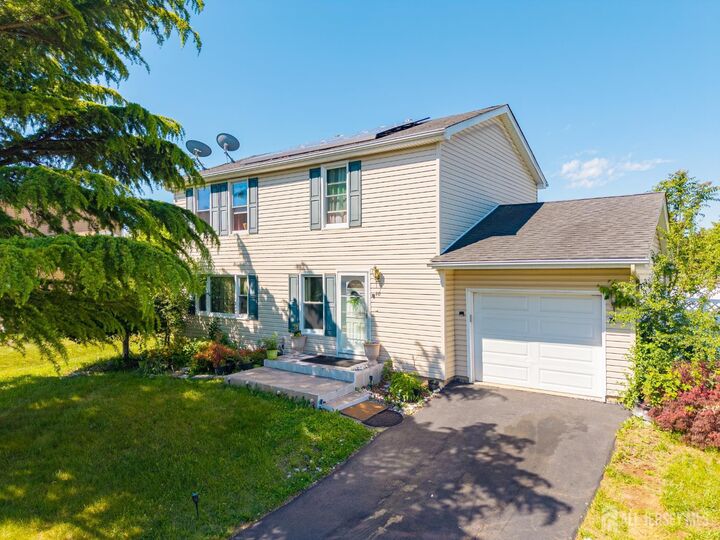Property Photo:  40 Jefferson Drive  NJ 08854 