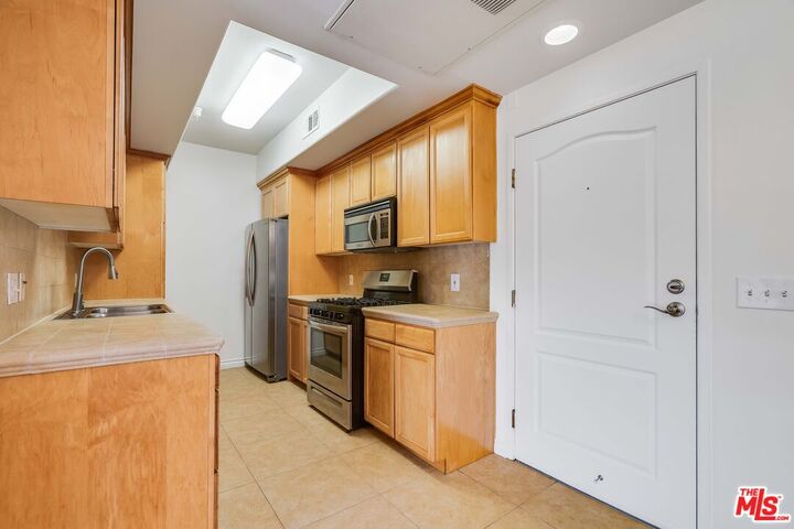 Property Photo:  3328 Oakhurst Ave  CA 90034 