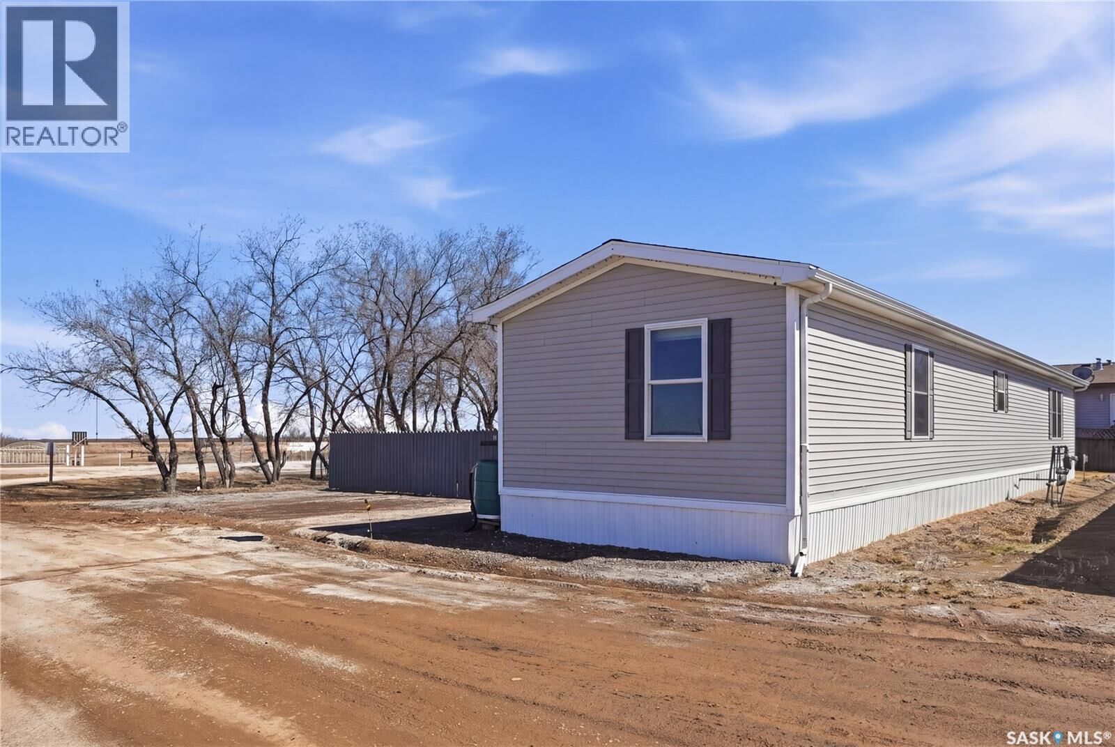 Property Photo:  14 401 Railway Avenue E  SK S0L 3J0 