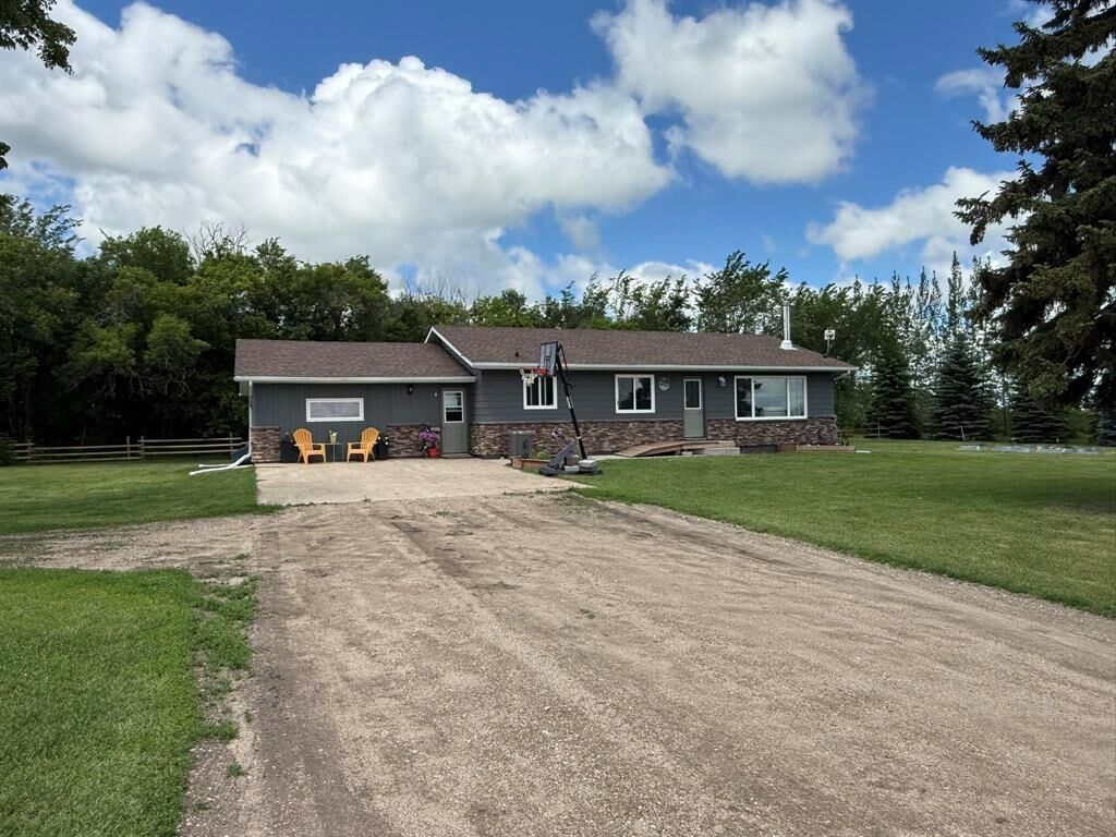 Property Photo:  99084 10N Road  MB R0K 1G0 