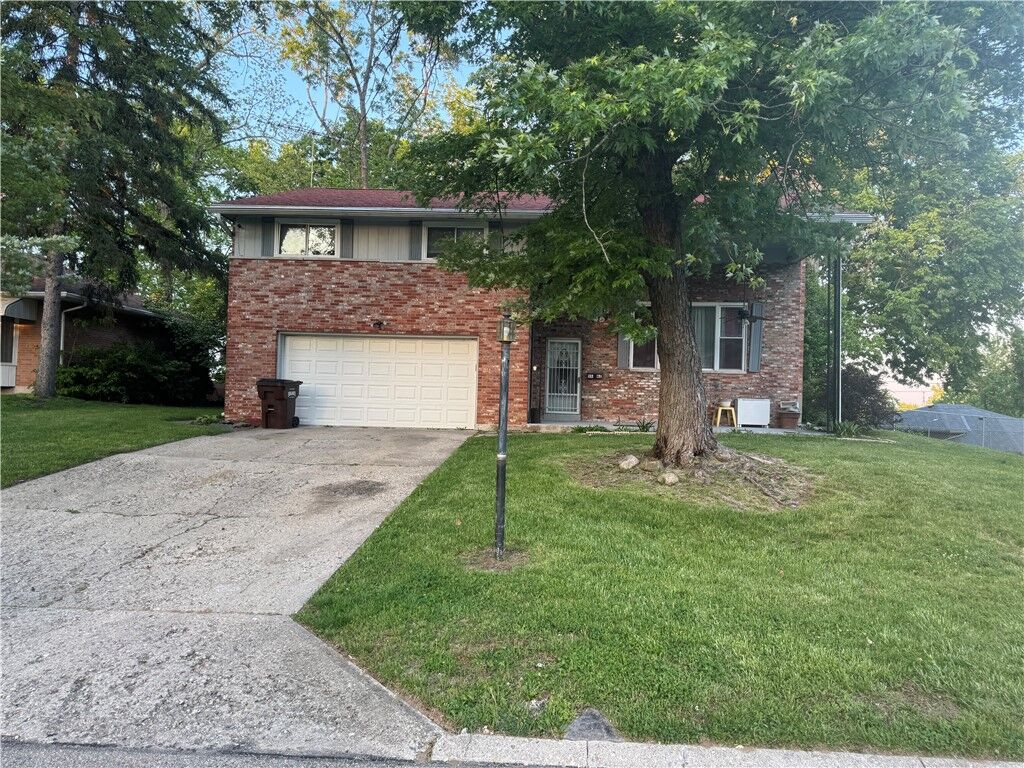 Property Photo:  5562 Maefel Lane  OH 45415 