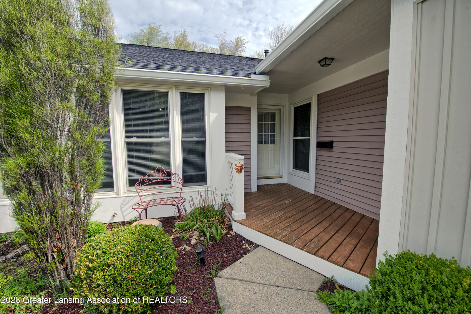 Property Photo:  910 Cherrywood Circle  MI 48875 
