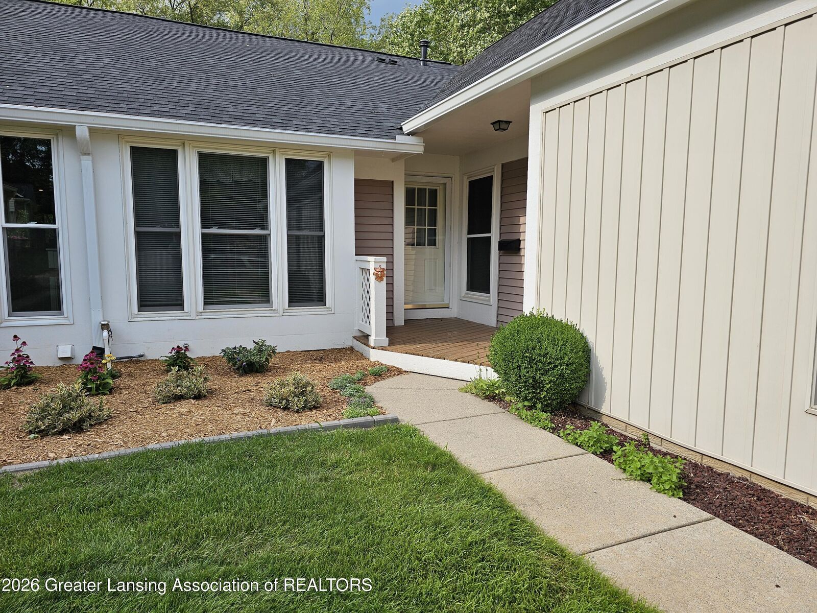 Property Photo:  910 Cherrywood Circle  MI 48875 