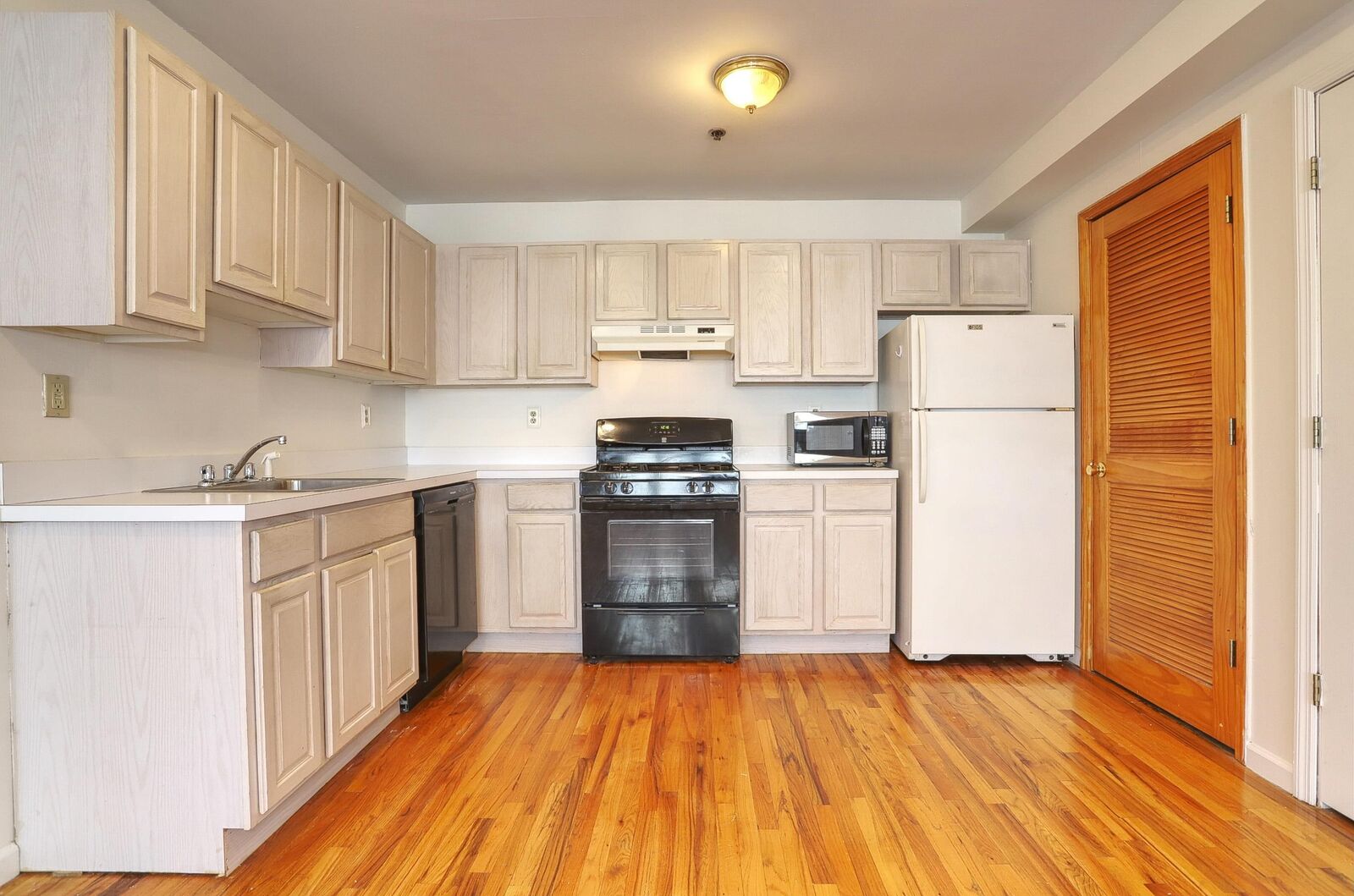 Property Photo:  632 Adams St 3  NJ 07030 