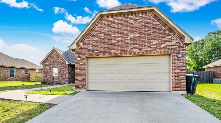 Property Photo:  11 NE Summerwood Dr  OK 73538 
