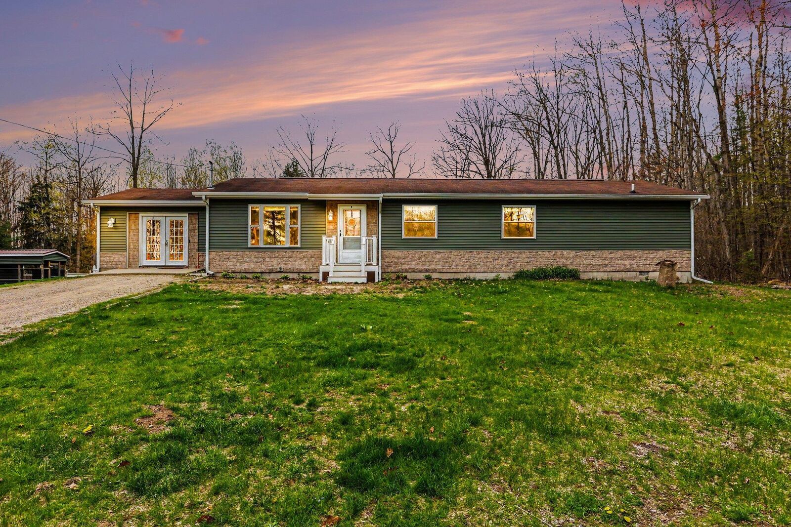 Property Photo:  1015 N Shaw  MI 48624 