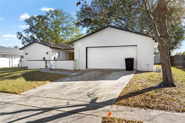 Property Photo:  621 Ashberry Lane  FL 32714 