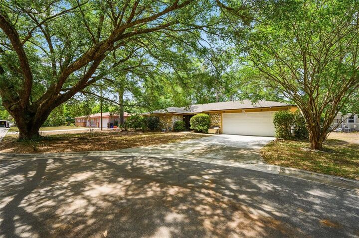 Property Photo:  2416 NW 55th Boulevard  FL 32653 