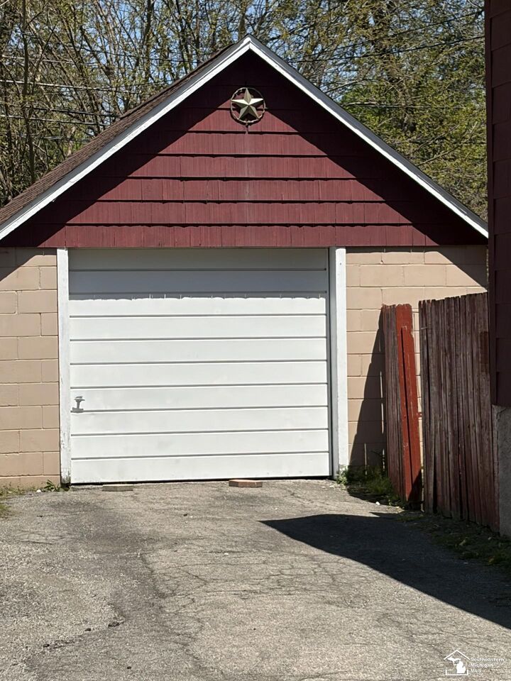 Property Photo:  21 Lemerand Street  MI 48162 