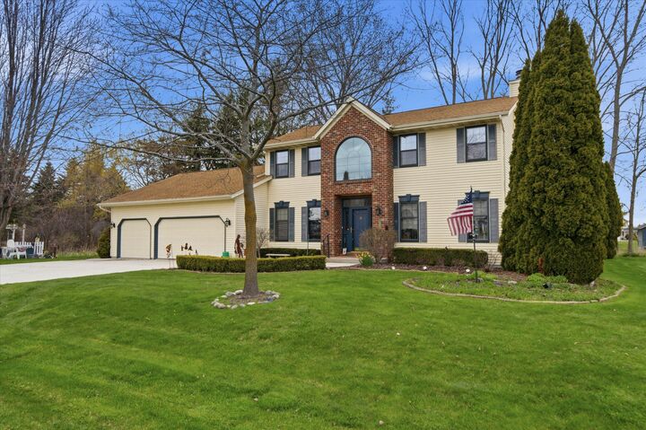 Property Photo:  2146 Waverly Ct  WI 53083 