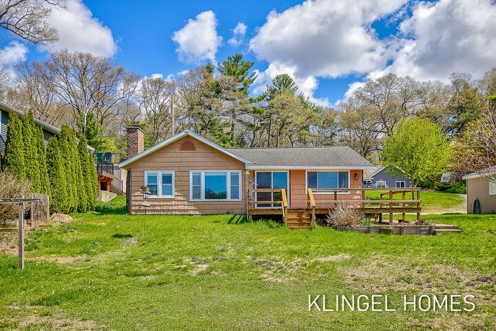 Property Photo:  2091 Lake Avenue  MI 49457 