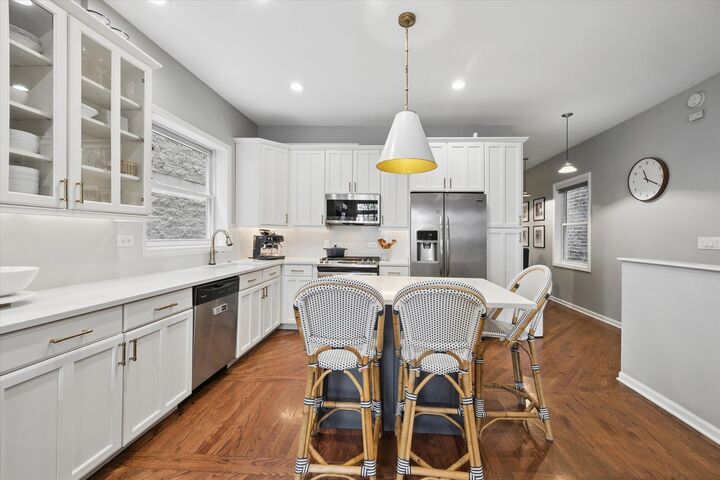 Property Photo:  2133 N Southport Avenue 1  IL 60614 