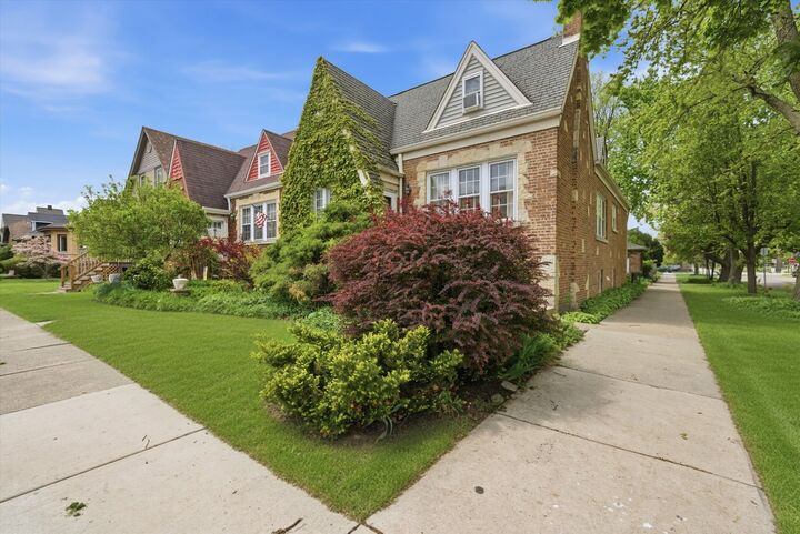 Property Photo:  3100 Clinton Avenue  IL 60402 