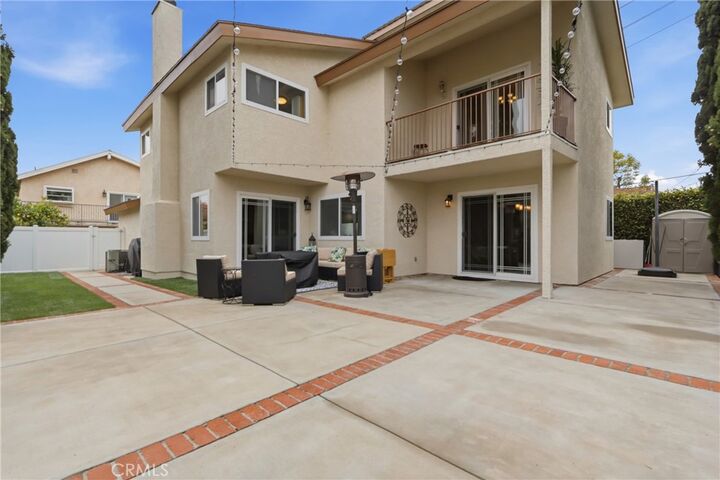Property Photo:  2103 Huntington Lane 2  CA 90278 