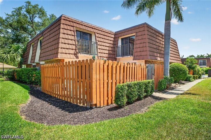 Property Photo:  1466 Park Shore Circle 3  FL 33901 