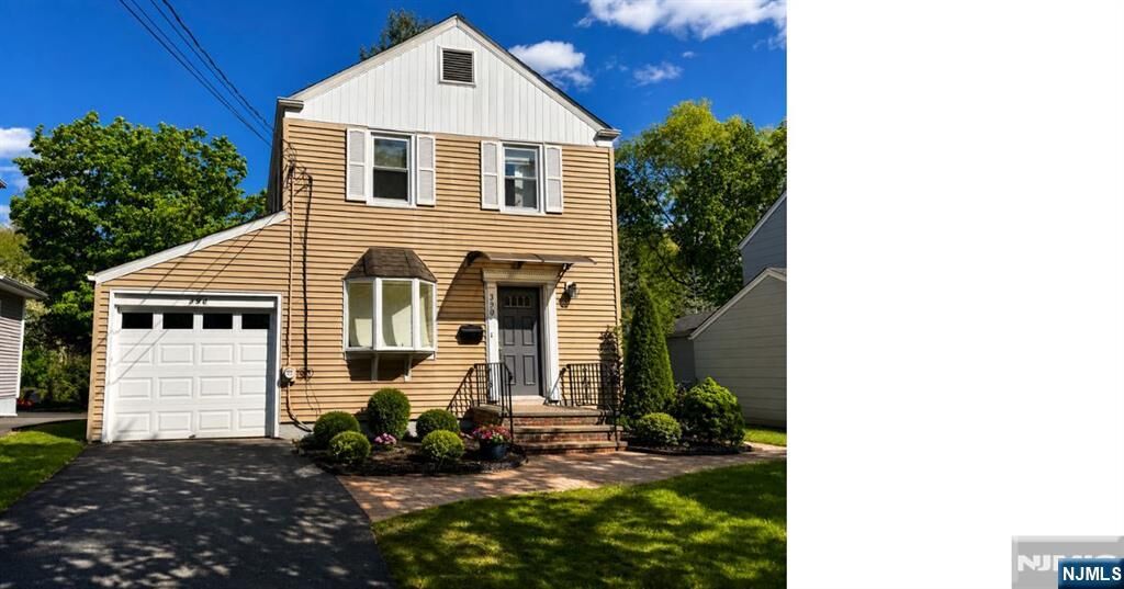 Property Photo:  390 Chestnut Street  NJ 07652 
