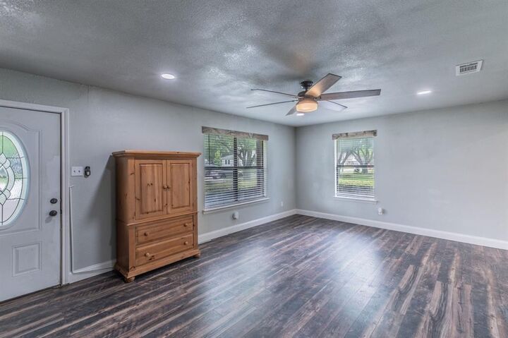 Photo de la propriété:  704 N Josephine Street  TX 75189 