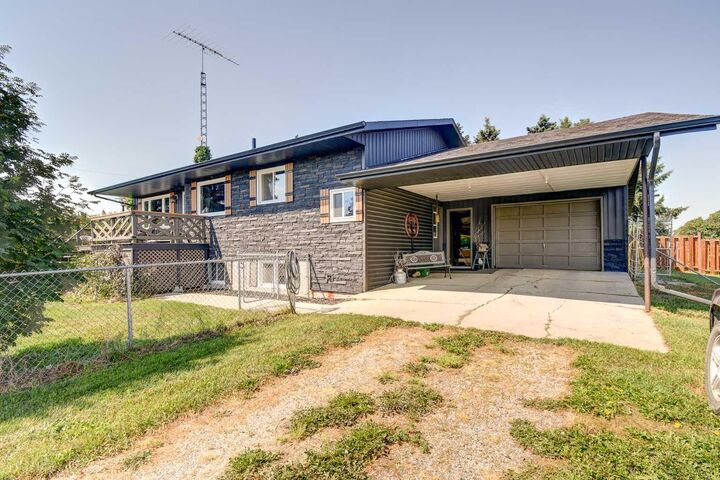 Property Photo: 1342 Township Road 361 10 AB T4G 0H9