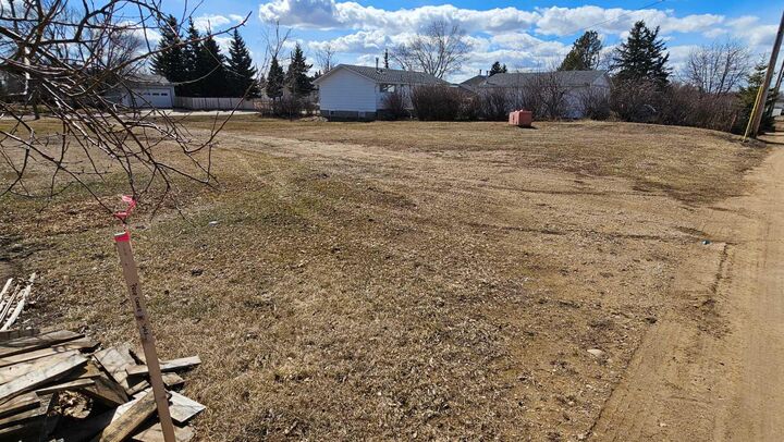 Property Photo: 4946 Parkview Crescent AB T0C 0X0