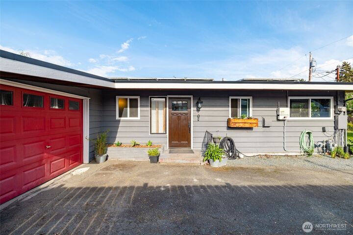 Property Photo:  1702  36th Street  WA 98221 