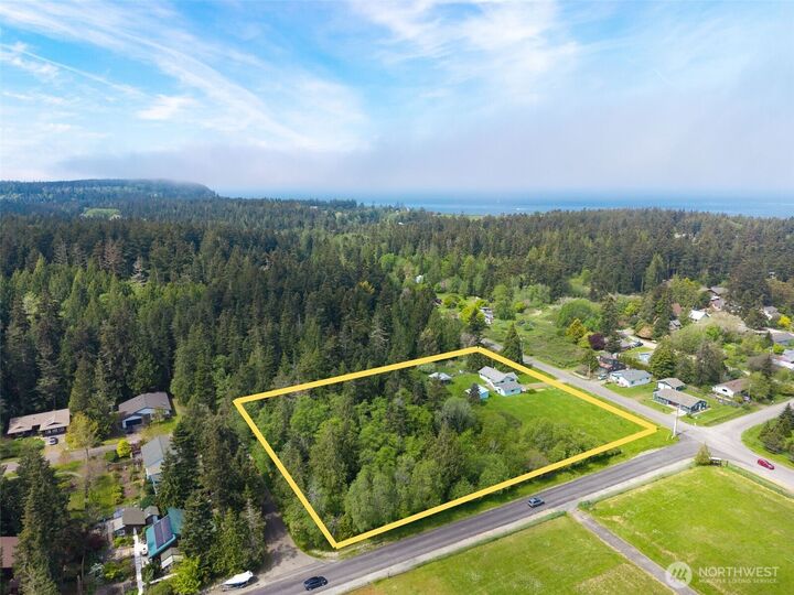 Property Photo:  839  49th Street  WA 98368 