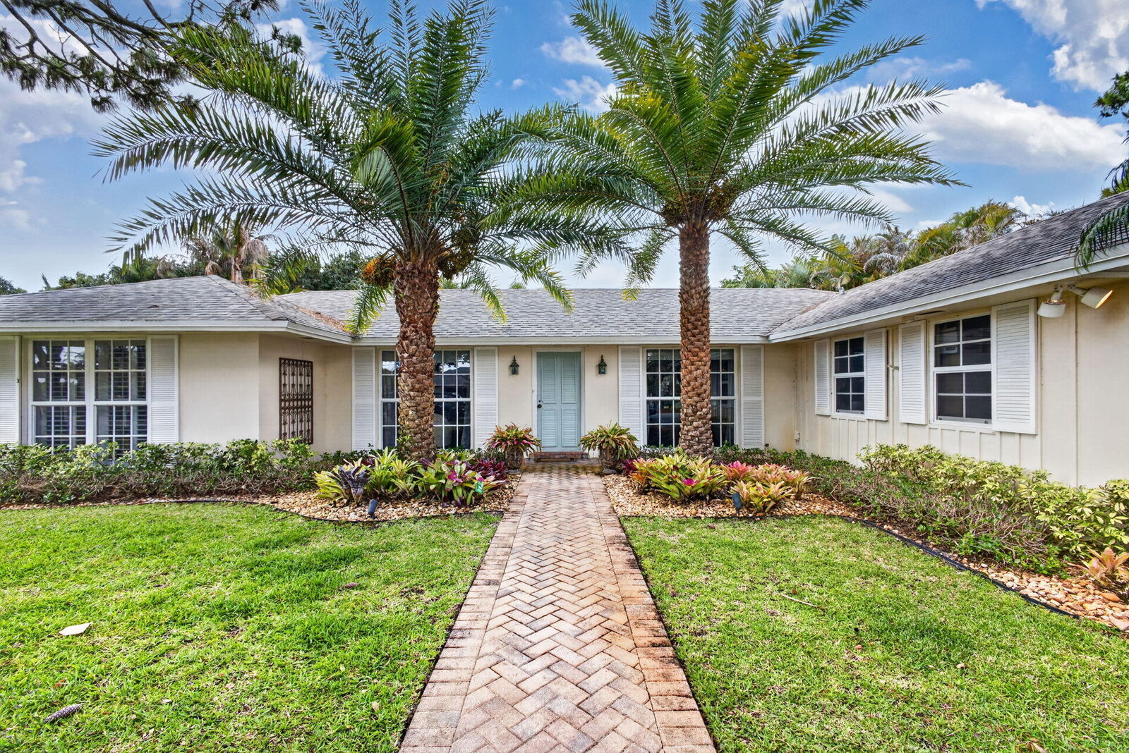 Property Photo: 291 Country Club Drive FL 33469