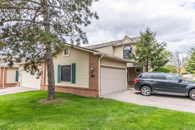 Property Photo:  5679 Drake Hollow Drive  MI 48322 