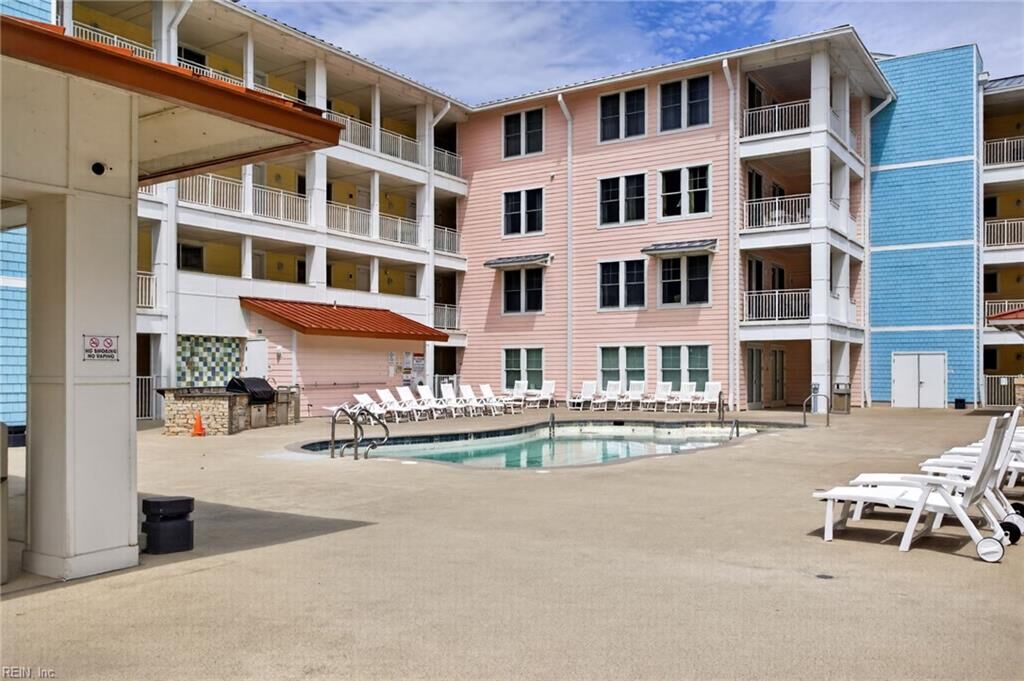 Property Photo:  3738 Sandpiper Rd 335B  VA 23456 