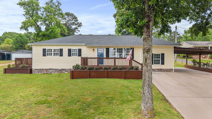 Property Photo:  2213 Northeast Road SE  TN 37311 