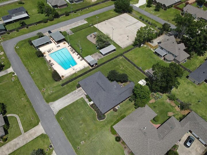 Property Photo: 4517 W Quail Hollow Drive W LA 70605