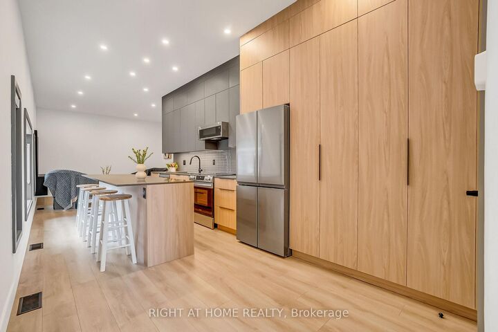 Property Photo: 1169 Davenport Road ON M6H 2G6
