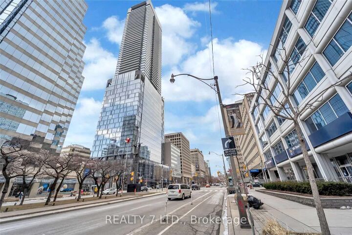 488 University Avenue 3902 — photo 1