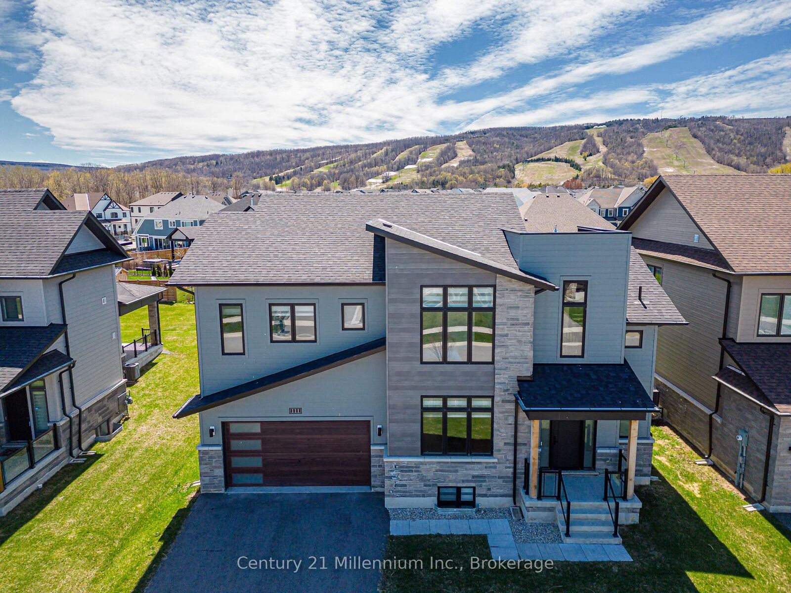 Property Photo: 111 Stoneleigh Drive ON L9Y 4P5